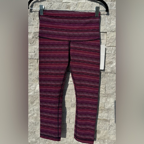 lululemon Wunder Under Crop Hi-Rise. Size 6. Blush Berry Color. - Picture 8 of 15